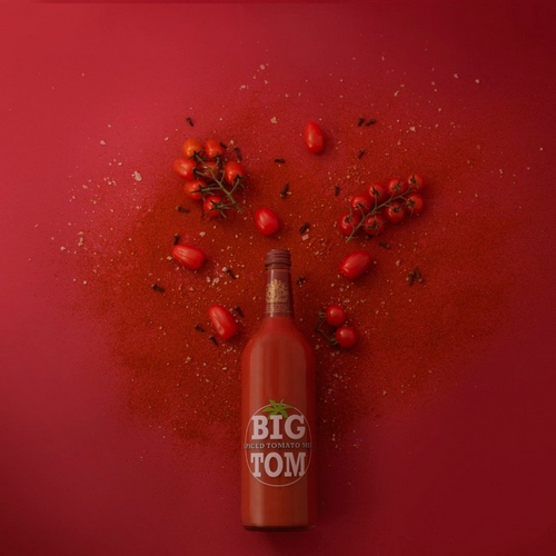 Big Tom ma wytrawny i lekko ostry charakter - świetnie smakuje dobrze schłodzony, z lodem lub jako gotowa baza do koktajlu Bloody Mary. Produkt zawiera seler, gorczycę i jęczmień.