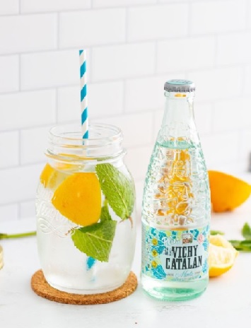 Jaką wodę pić w czasie ciąży i laktacji