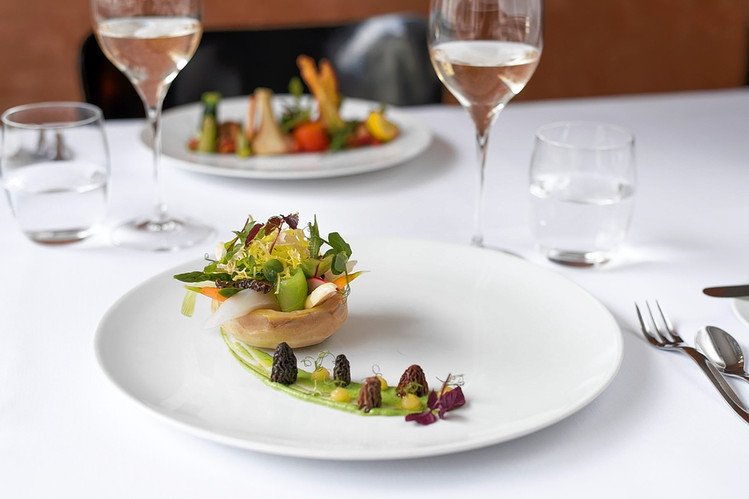 Haute cuisine i wody premium – sekret wykwintnych potraw